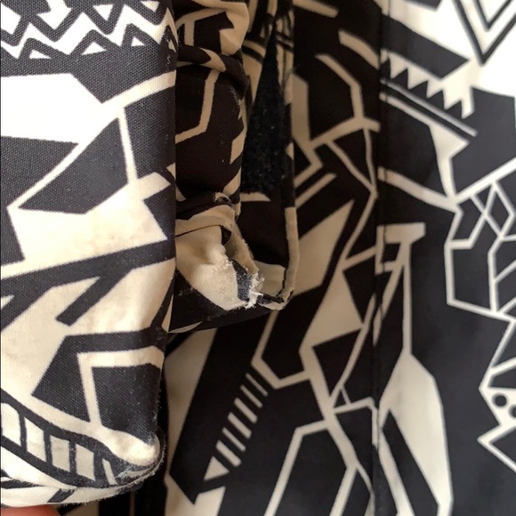 2T black and white North face coat - Picture 5 of 8